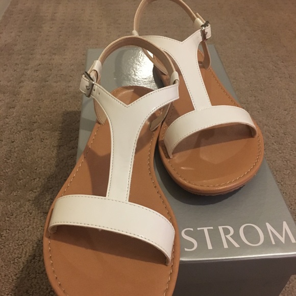 Girl's sandals from Nordstrom's size 3 💕 - Picture 2 of 5
